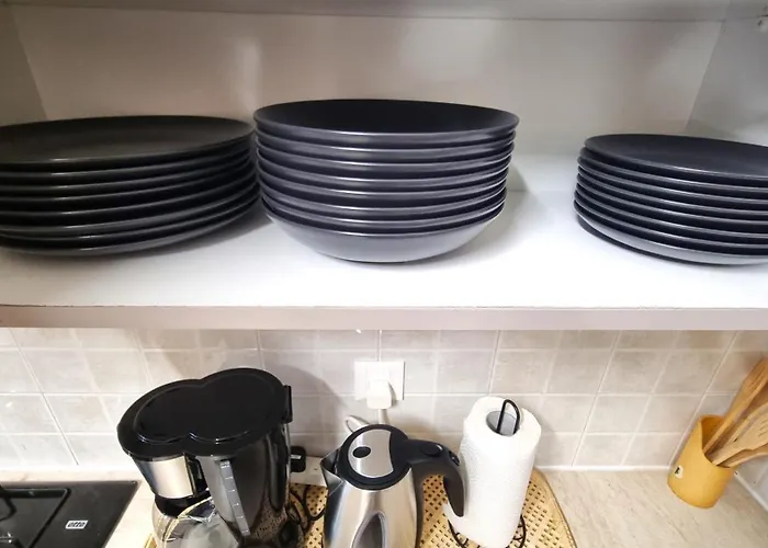 Ubytování v soukromí 5 Min Walk To Beach, Perfect Seaside Escape 3br Shared