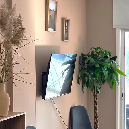 5 Min Walk To Beach, Perfect Seaside Escape 3br Shared ホームステイ *