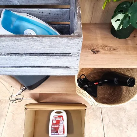 5 Min Walk To Beach, Perfect Seaside Escape 3br Shared Séjour chez l'habitant Larnaca