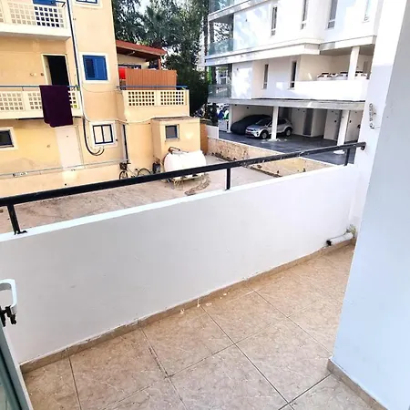 民宿 5 Min Walk To Beach, Perfect Seaside Escape 3br Shared 拉纳卡