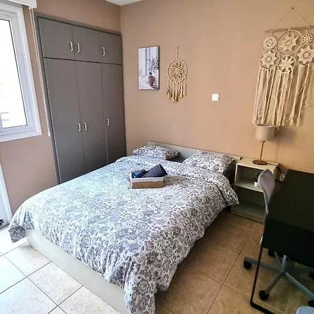 5 Min Walk To Beach, Perfect Seaside Escape 3br Shared Larnaca