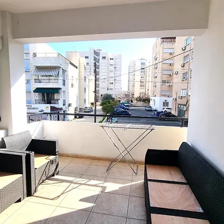 5 Min Walk To Beach, Perfect Seaside Escape 3br Shared Проживання в сім'ї *