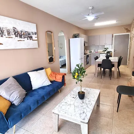 5 Min Walk To Beach, Perfect Seaside Escape 3br Shared * ラルナカ