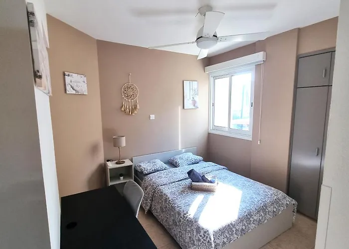 5 Min Walk To Beach, Perfect Seaside Escape 3br Shared Larnaca