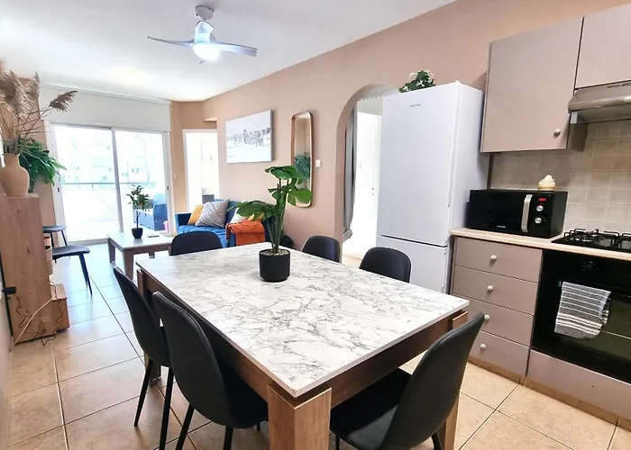 5 Min Walk To Beach, Perfect Seaside Escape 3br Shared Alloggio in famiglia *