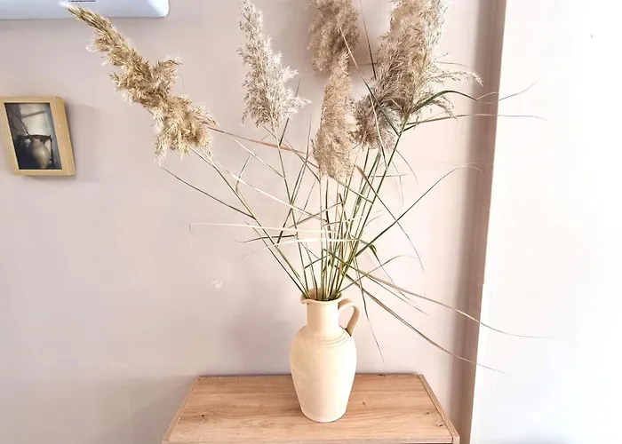 Homestay 5 Min Walk To Beach, Perfect Seaside Escape 3br Shared