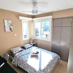 5 Min Walk To Beach, Perfect Seaside Escape 3br Shared Larnaca