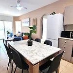 5 Min Walk To Beach, Perfect Seaside Escape 3br Shared Kwatera prywatna *