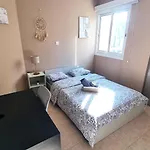 5 Min Walk To Beach, Perfect Seaside Escape 3br Shared