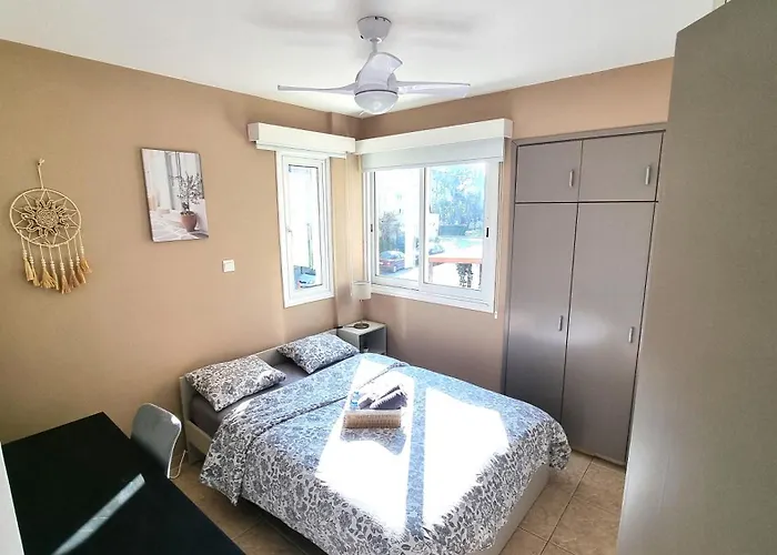 5 Min Walk To Beach, Perfect Seaside Escape 3br Shared Larnaca