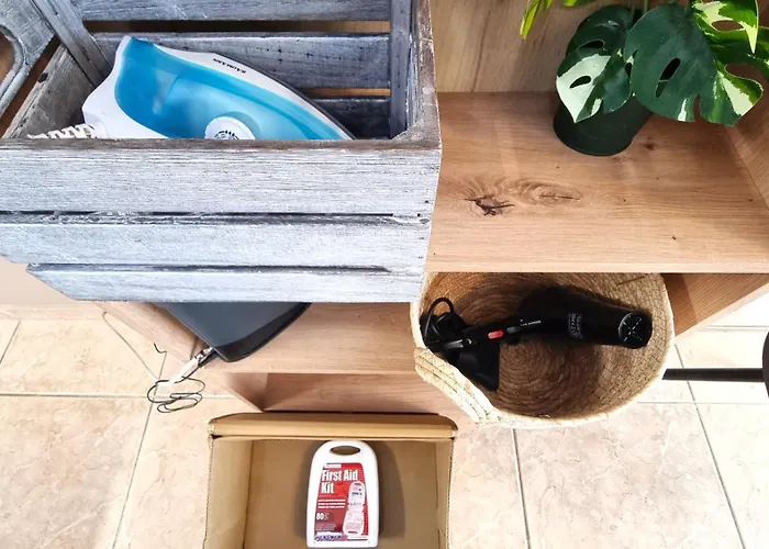 5 Min Walk To Beach, Perfect Seaside Escape 3br Shared Kwatera prywatna Larnaca